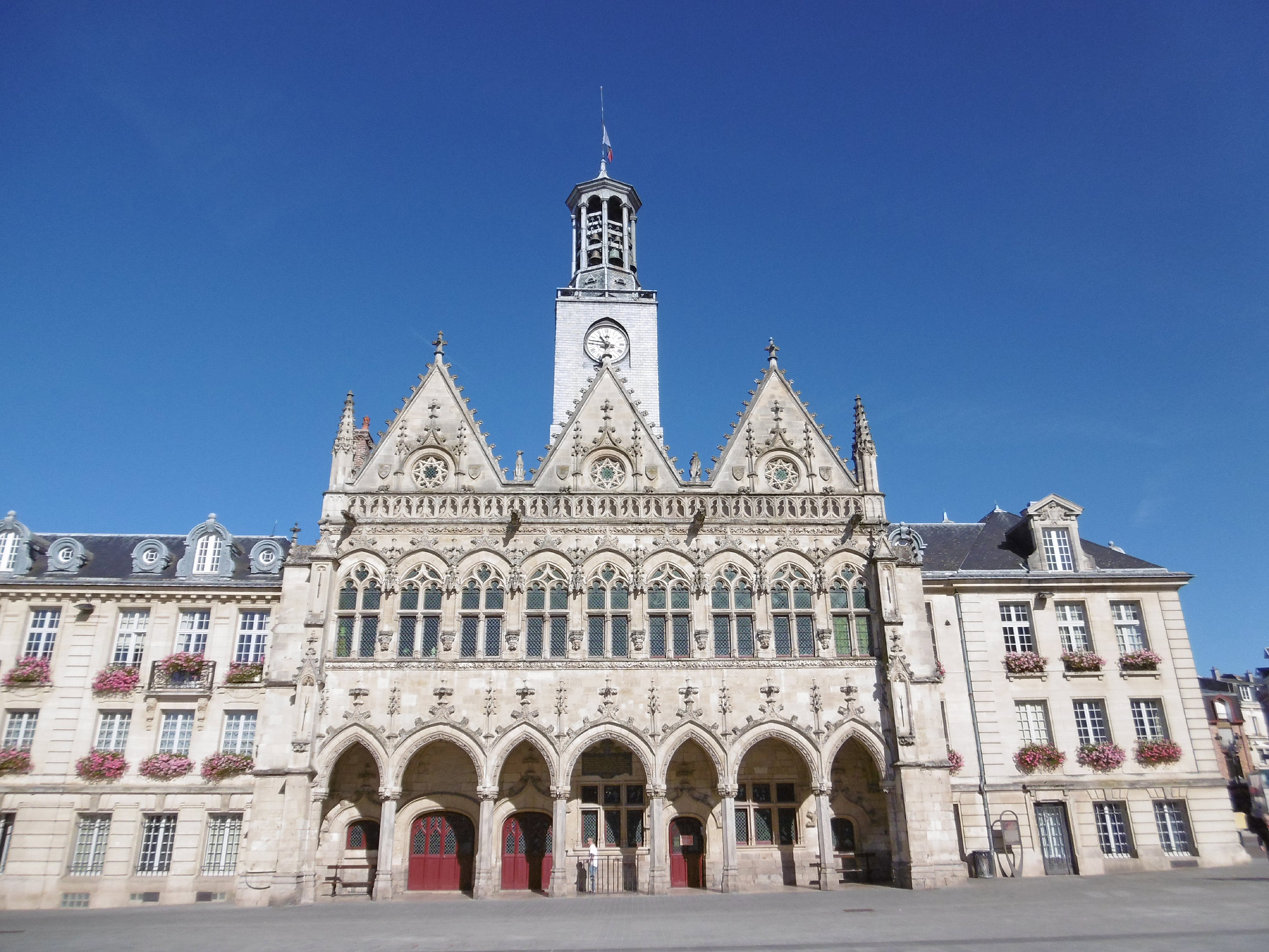 Hôtel de Ville de Saint-Quentin (Photo License: CC-BY-SA-4.0)